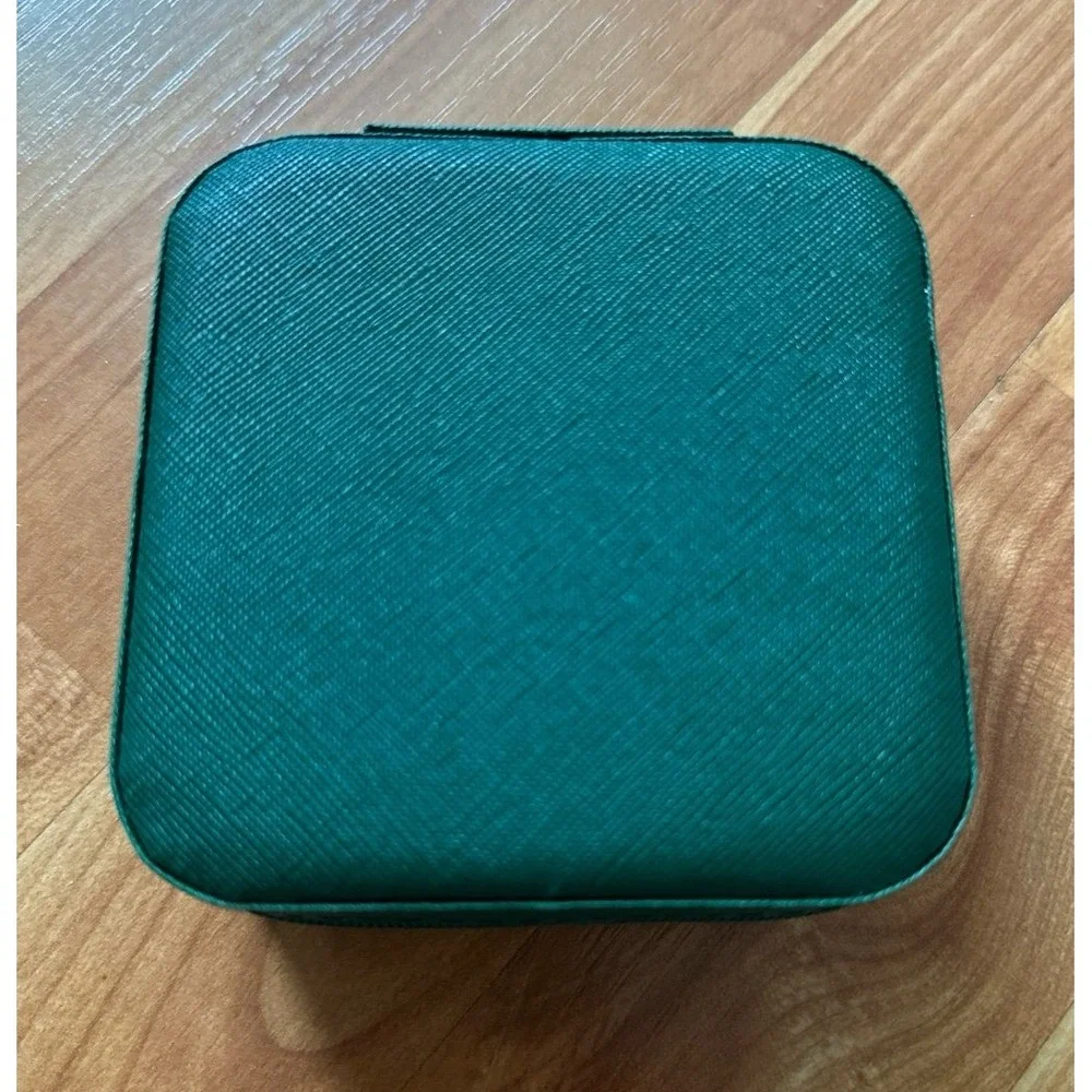 TRAVEL JEWELLERY BOX-IN GREEN FAUX LEATHER- New !